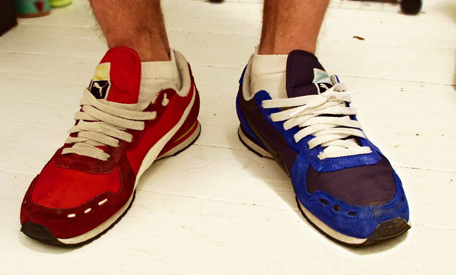 “​Wil je de rode of de blauwe schoentjes aan?”​